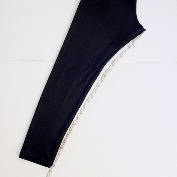 NWOT Reptile Print leggings - Picture 7 of 8